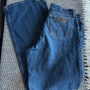 Wrangler Men's Relaxed Fit Blue Jeans